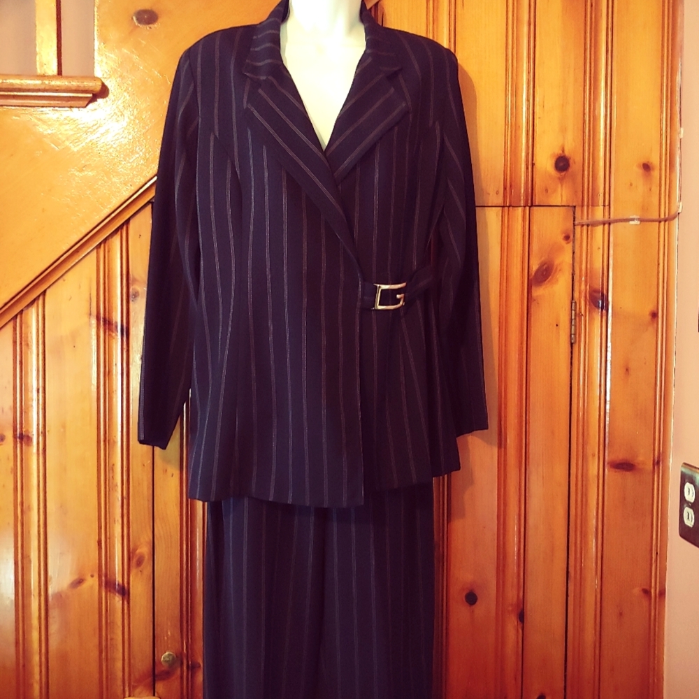 KC Spencer Pantsuit, 2 piece. Size 8